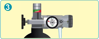 ヨークバルブ付ボンベ：（3）酸素ボンベの酸素残量が十分あるか確認します。