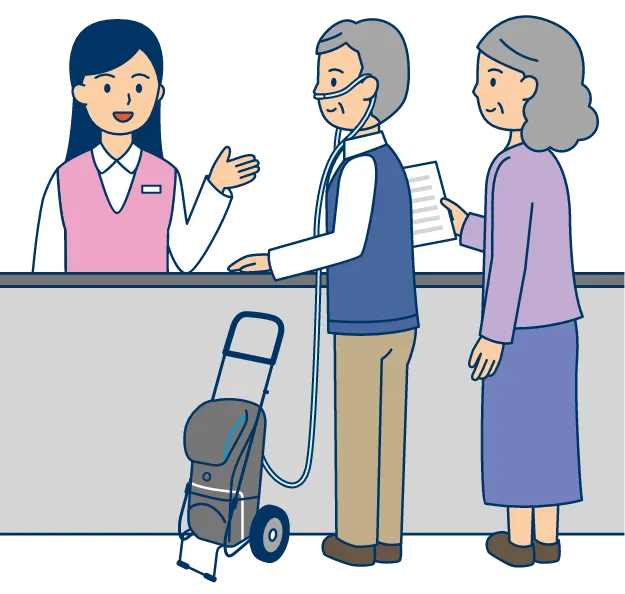女性の話を聞く年配の夫婦